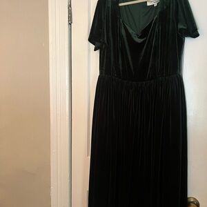 JessaKae Deep Green Velvet Midi Dress